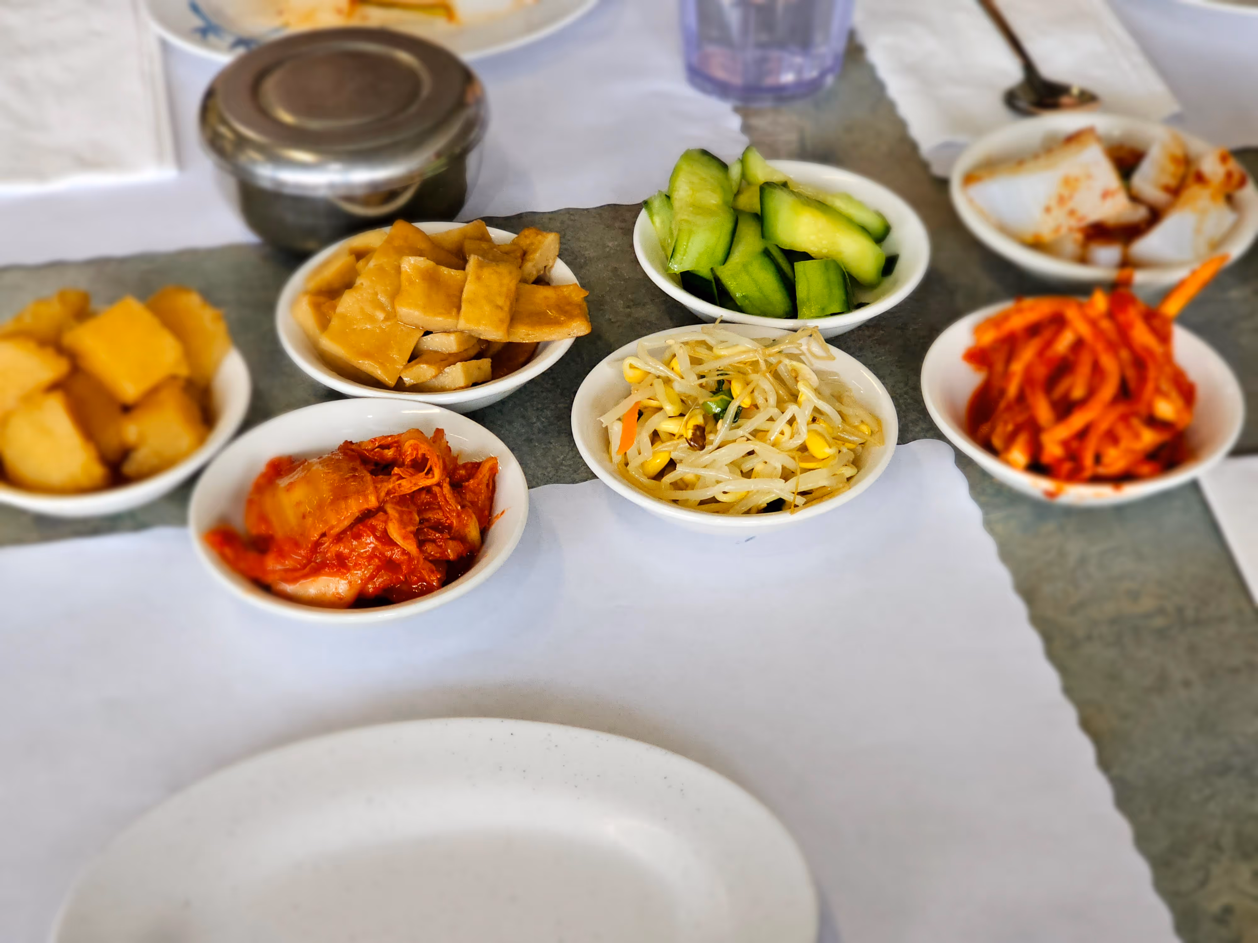 반찬 (Side dish)