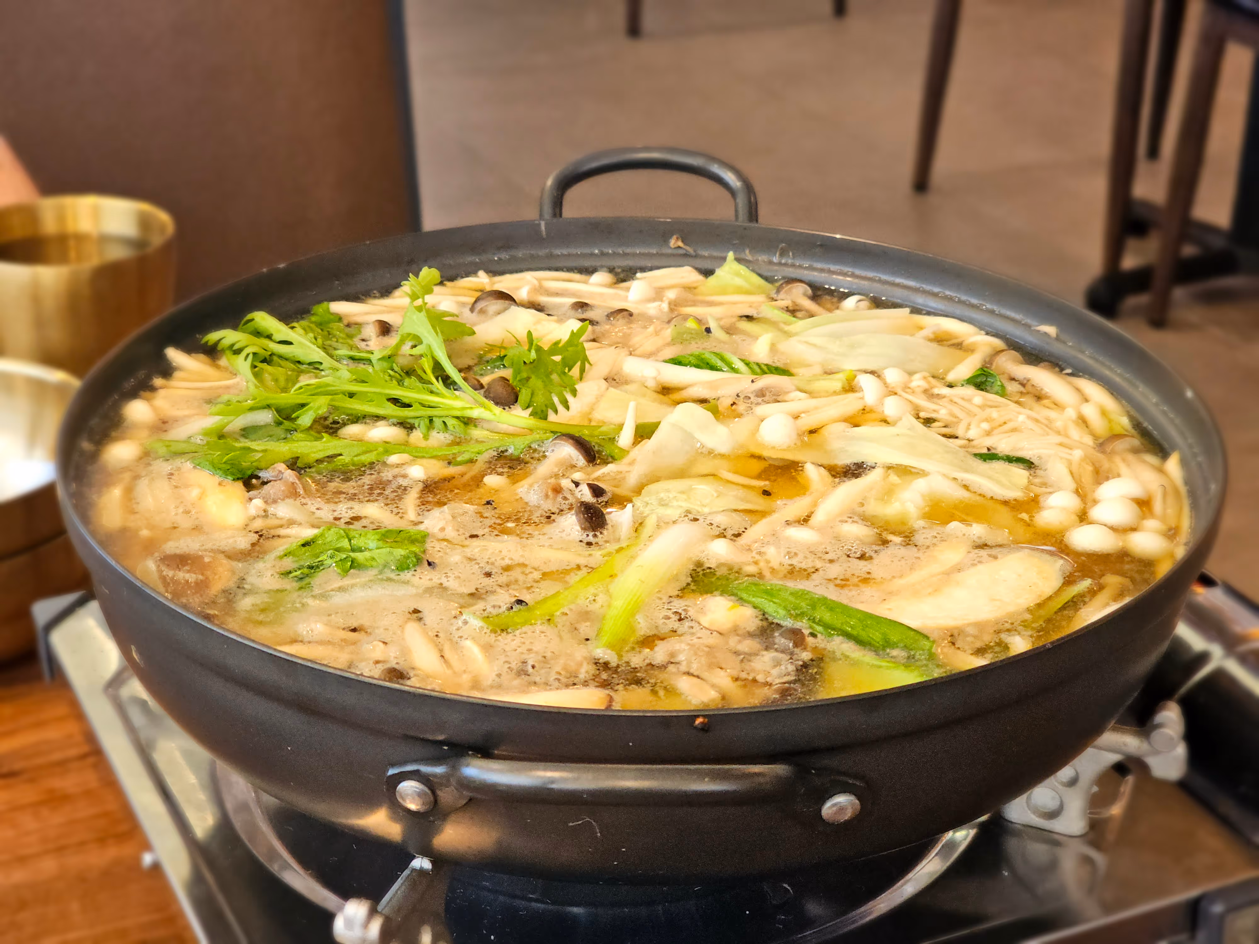 불고기 버섯전골 (Bulgogi Mushroom Jeongol) - Medium